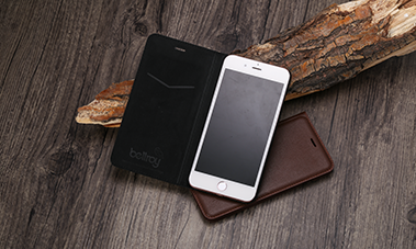 The role of mobile phone leather protective sleeve